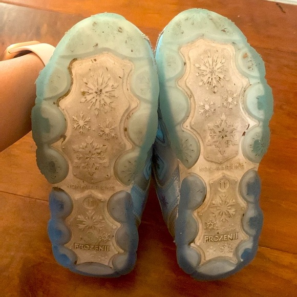 Disney Frozen Little Girl’s light up Sneakers EUC - Picture 7 of 9